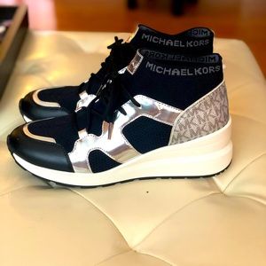 Fabulous Barely Used Michael Kors High Top Sneakers in Black and Silver Size 9.5
